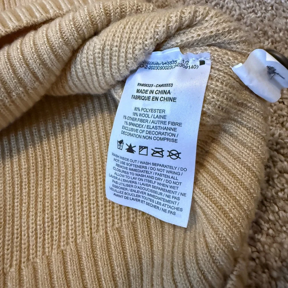 Nike Men’s Ribbed Button-Front Henley Sweater - Picture 4 of 5